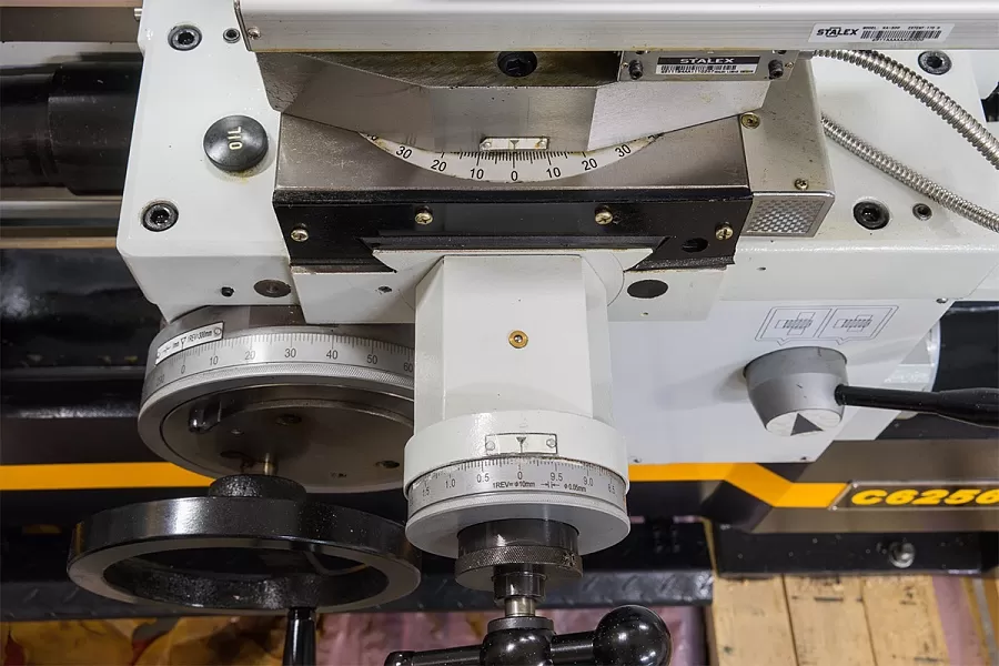Станок токарно-винторезный STALEX C6256/1000